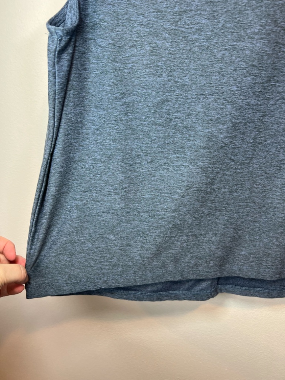 We Wander Sleeveless Keyhole Back Tank Top Shirt Blue Stretch Yoga Sporty Medium - Picture 4 of 12